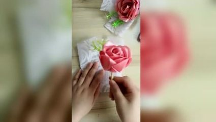 用包装纸做玫瑰花