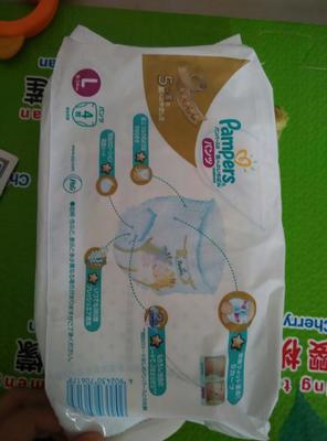 pampers拉拉裤的包装
