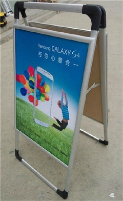 展架pp和pvc海报的区别