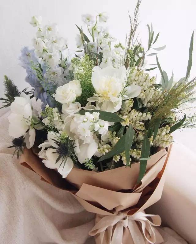 怎么用一张纸包装花束