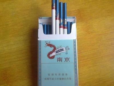 蓝色包装的烟d